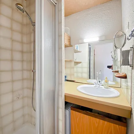 Studio Cabine Dans Avec Piscine Апартаменты *